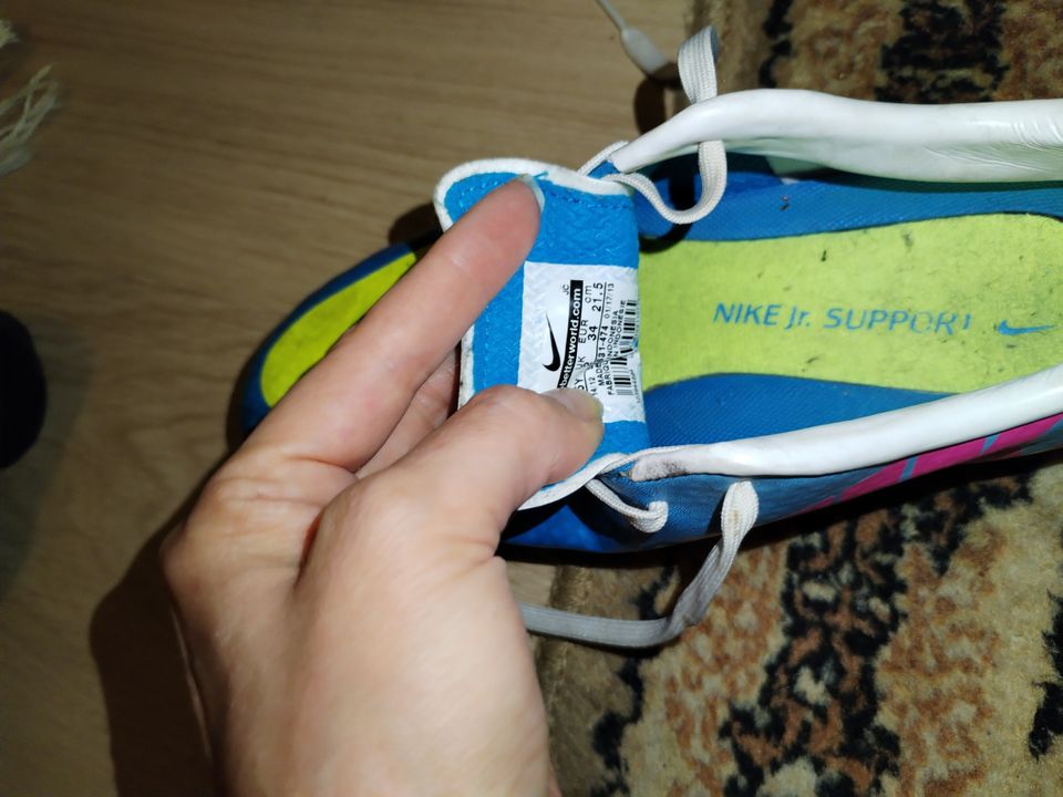 Myydään hyvässä kunnossa Nike nappikset