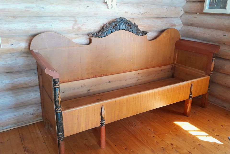 Vanha puusänky/-sohva
