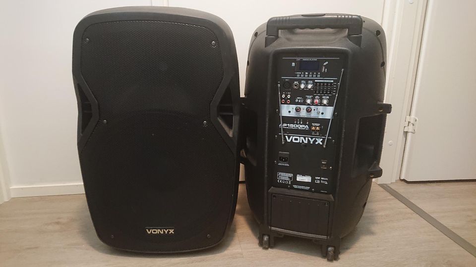 2 x VONYX AP1200PA aktiivikaiutin 600W, akulla 12v, bluethooth