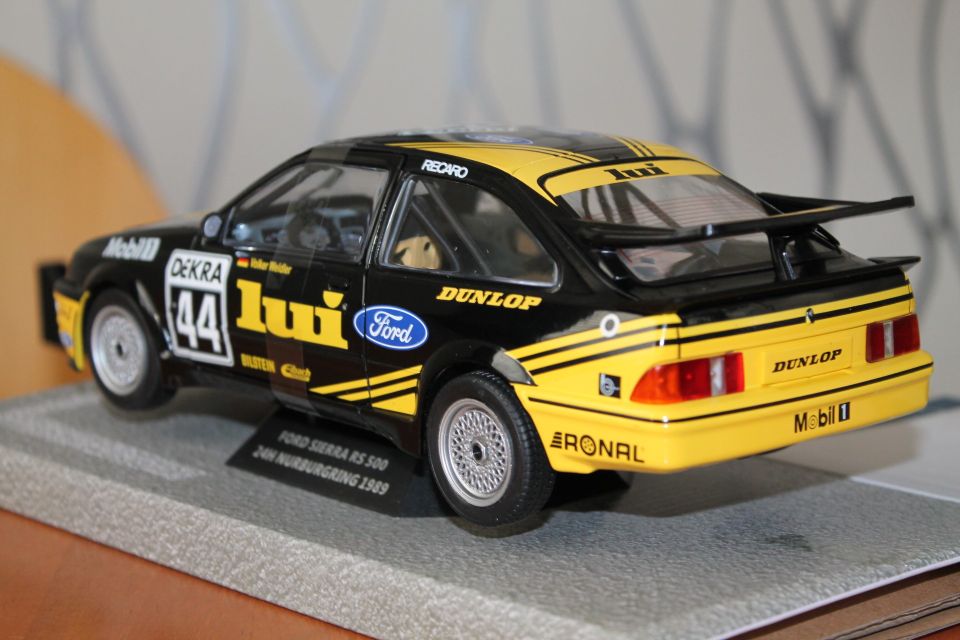 25cm 1:18 iso metalli Ford Sierra RS500 Cosworth auto 1989 pienoismalli