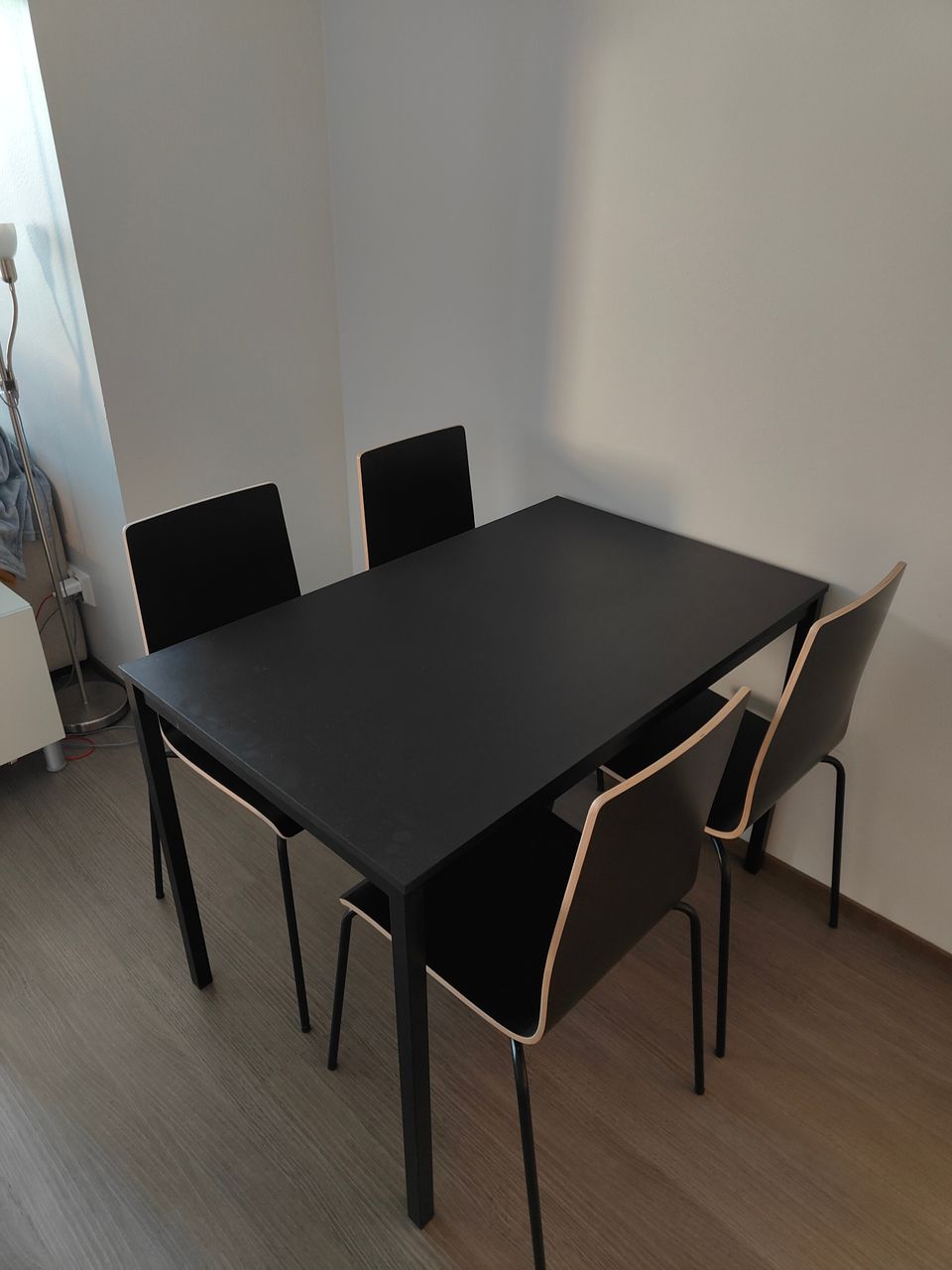 Myydään Ikean Tärendö pöytä ja Ikea Martin tuolit 4 kpl
