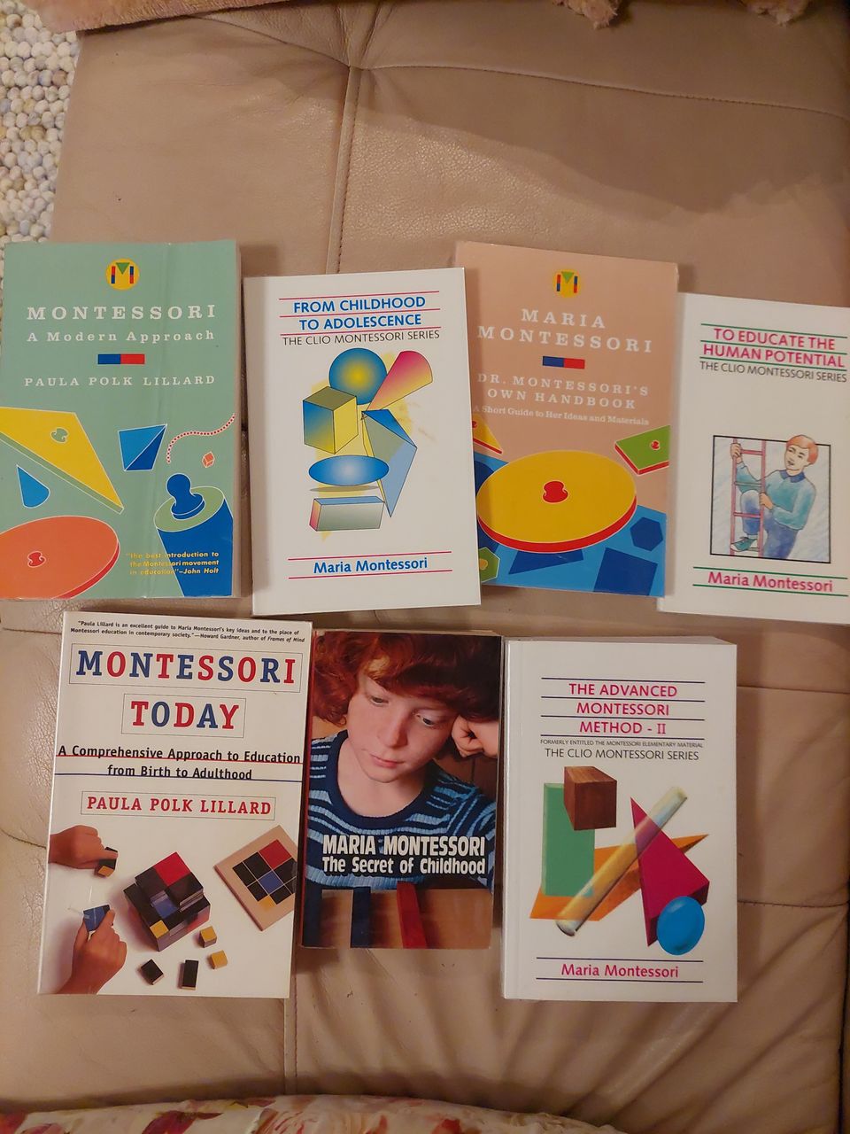 7 Montessori-kirjaa/-books!