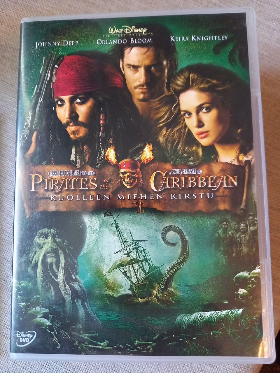 DVD : Pirates of the Caribbean - kuolleen miehen kirstu