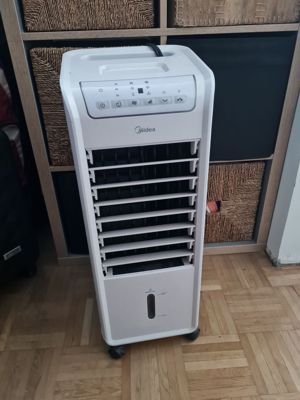 Midea AC100-A ilmanviilennin