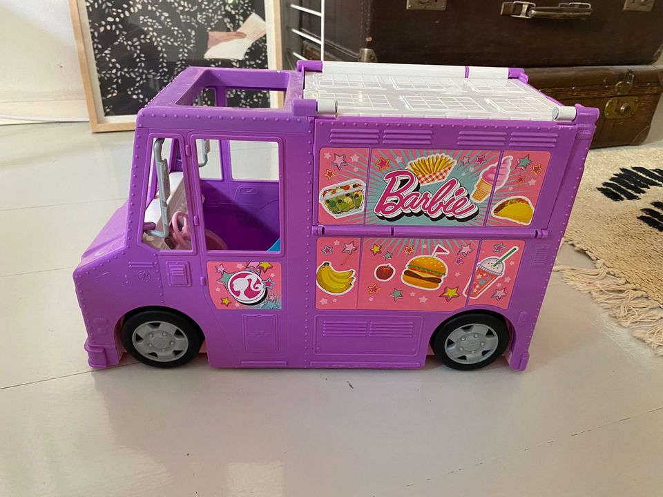 Barbie- matkailuauto