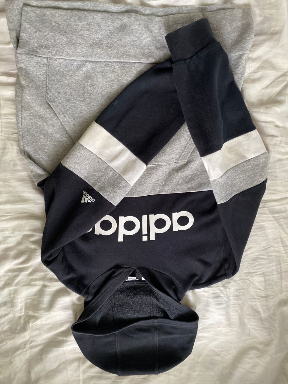 Adidas huppari