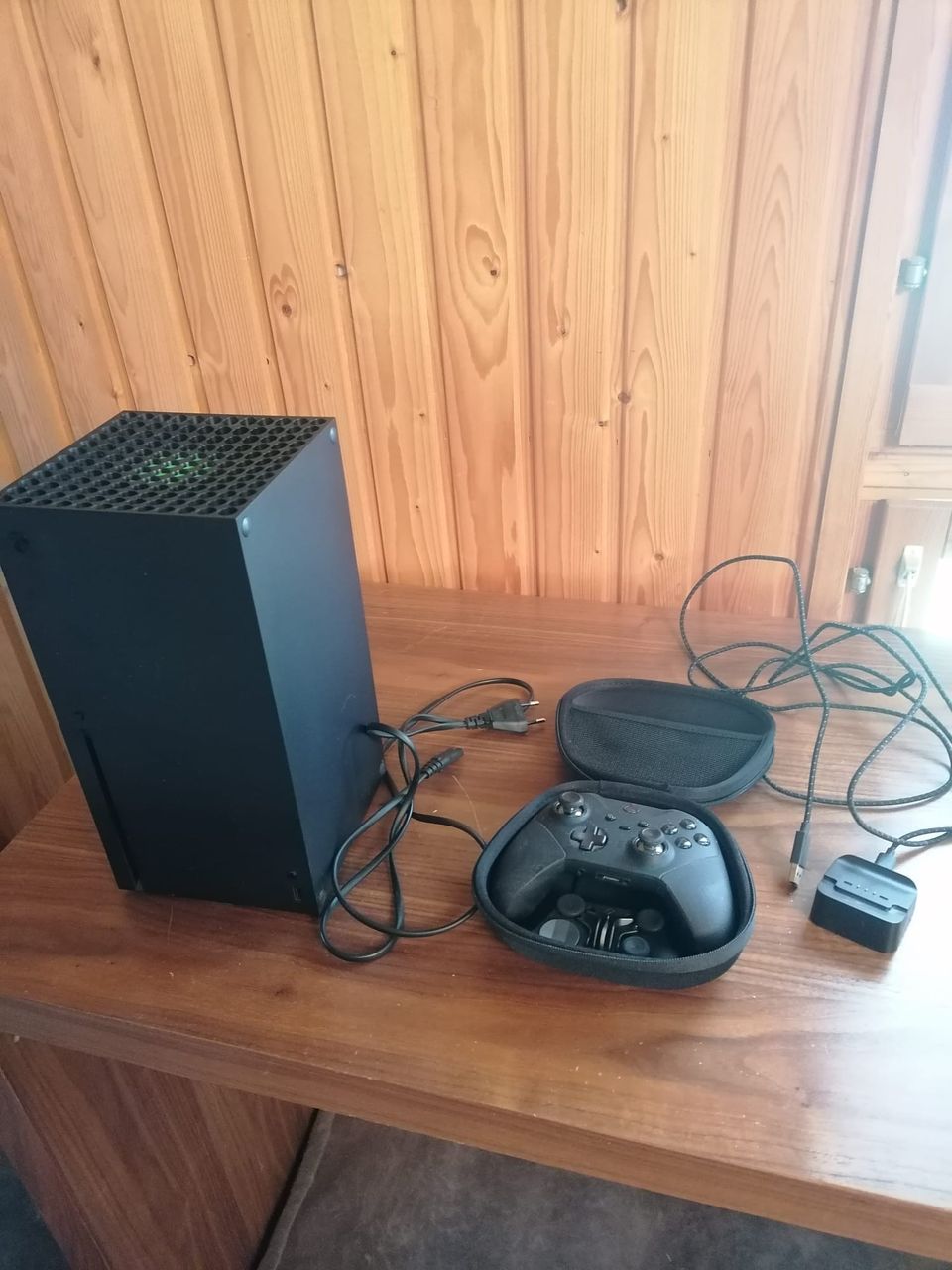 Xbox series X 1 TB konsoli + Elite ohjain series 2