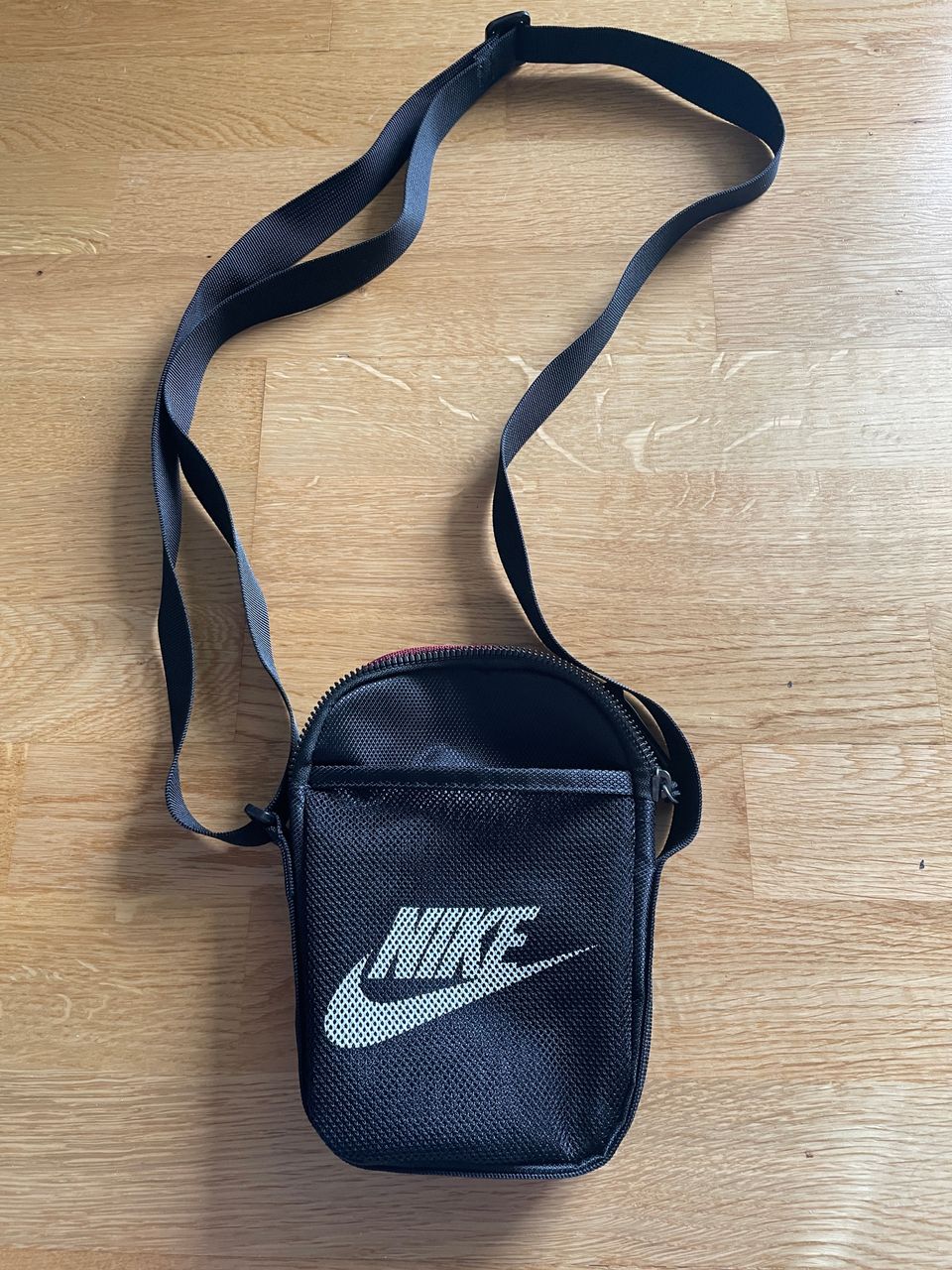 Nike olkalaukku