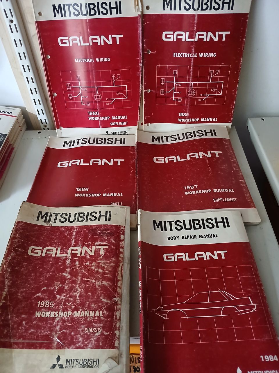 Mitsubishi Galant korjauskirjat