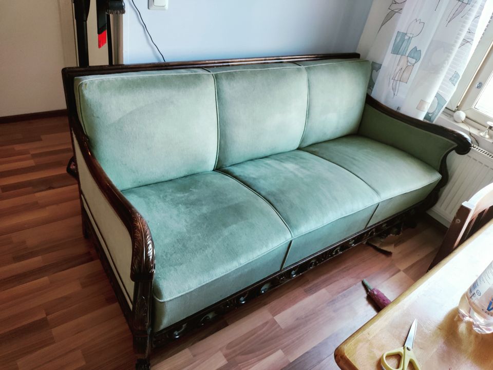 Vanha hieno sohva