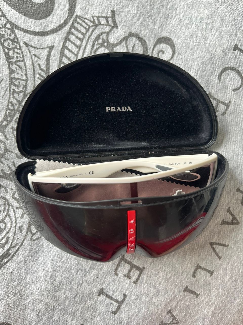 Prada aurinkolasit