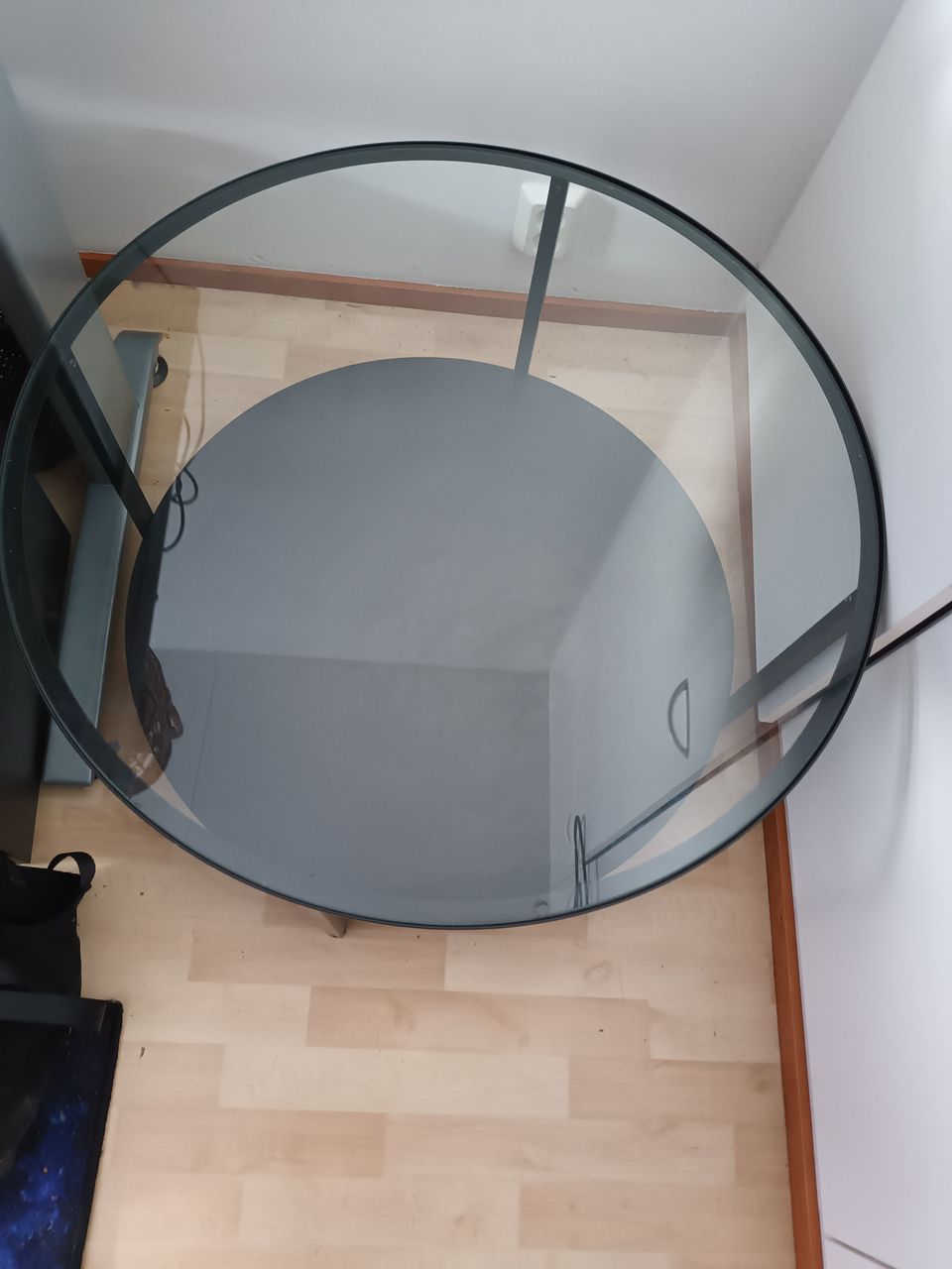 Ikean pyöreä Vittsjö-sohvapöytä