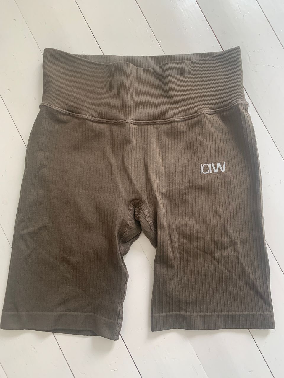 ICIW ribbed shortsit xs