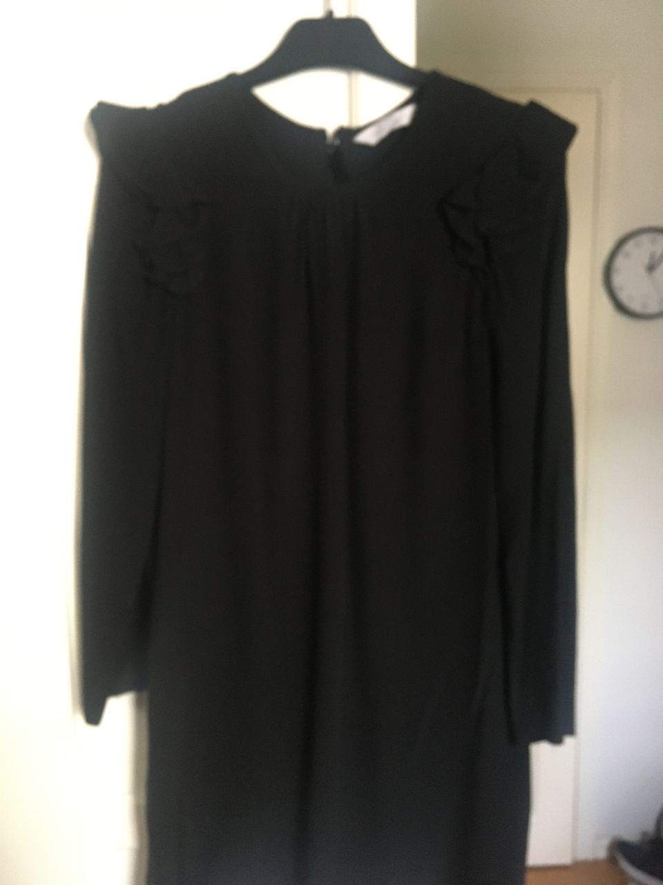 Musta mekko, koko 34-36