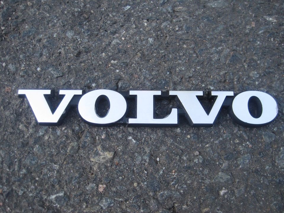 Volvo alkuperäinen Volvo-merkki etulokasuojaan