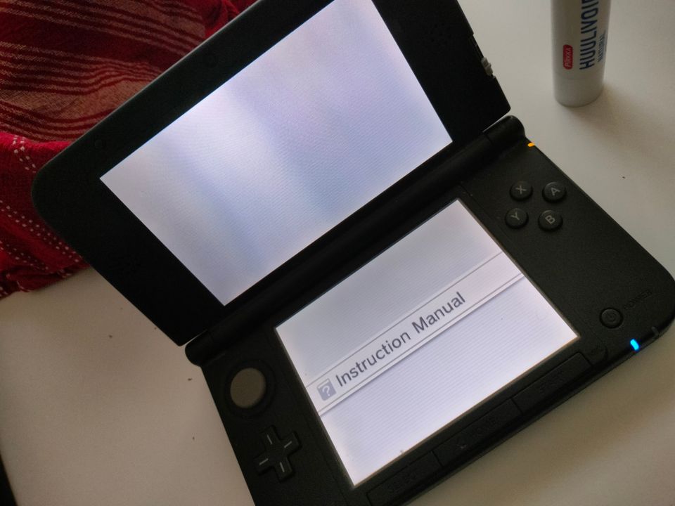 Nintendo 3DS XL ja pokemon sun peli