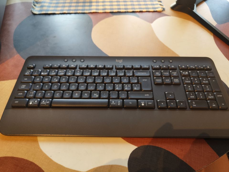 Logitech Signature K650 -langaton näppäimistö