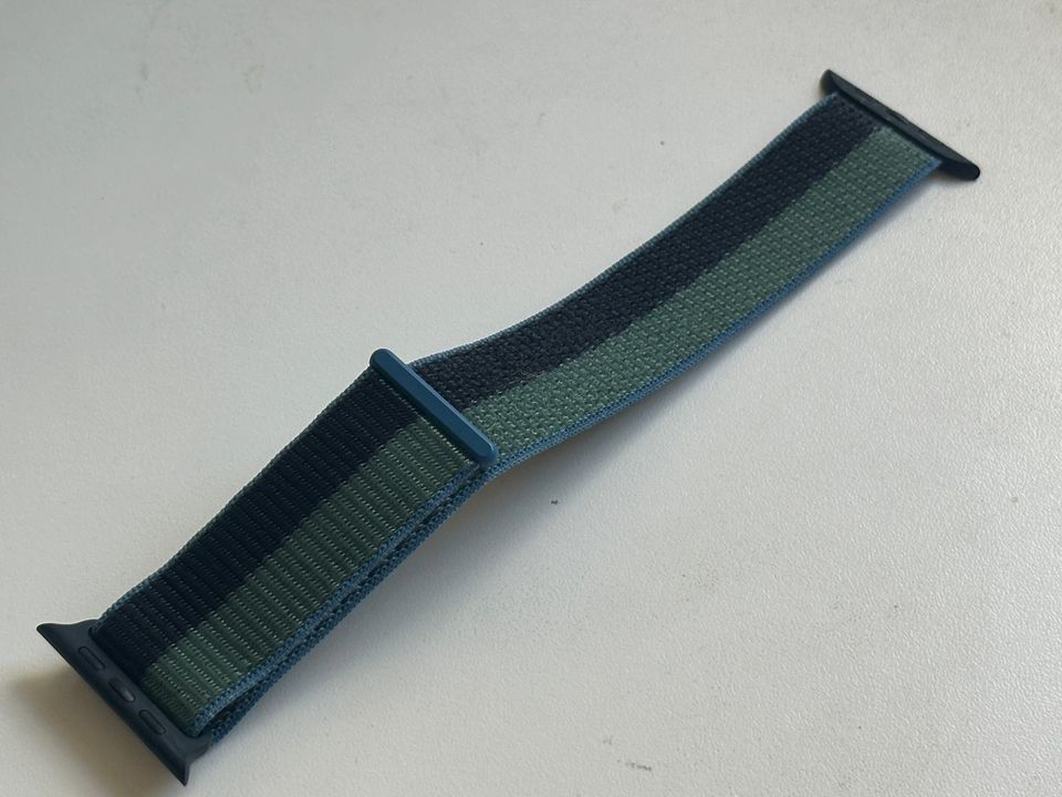 Apple original eucalyptus midnight sport loop