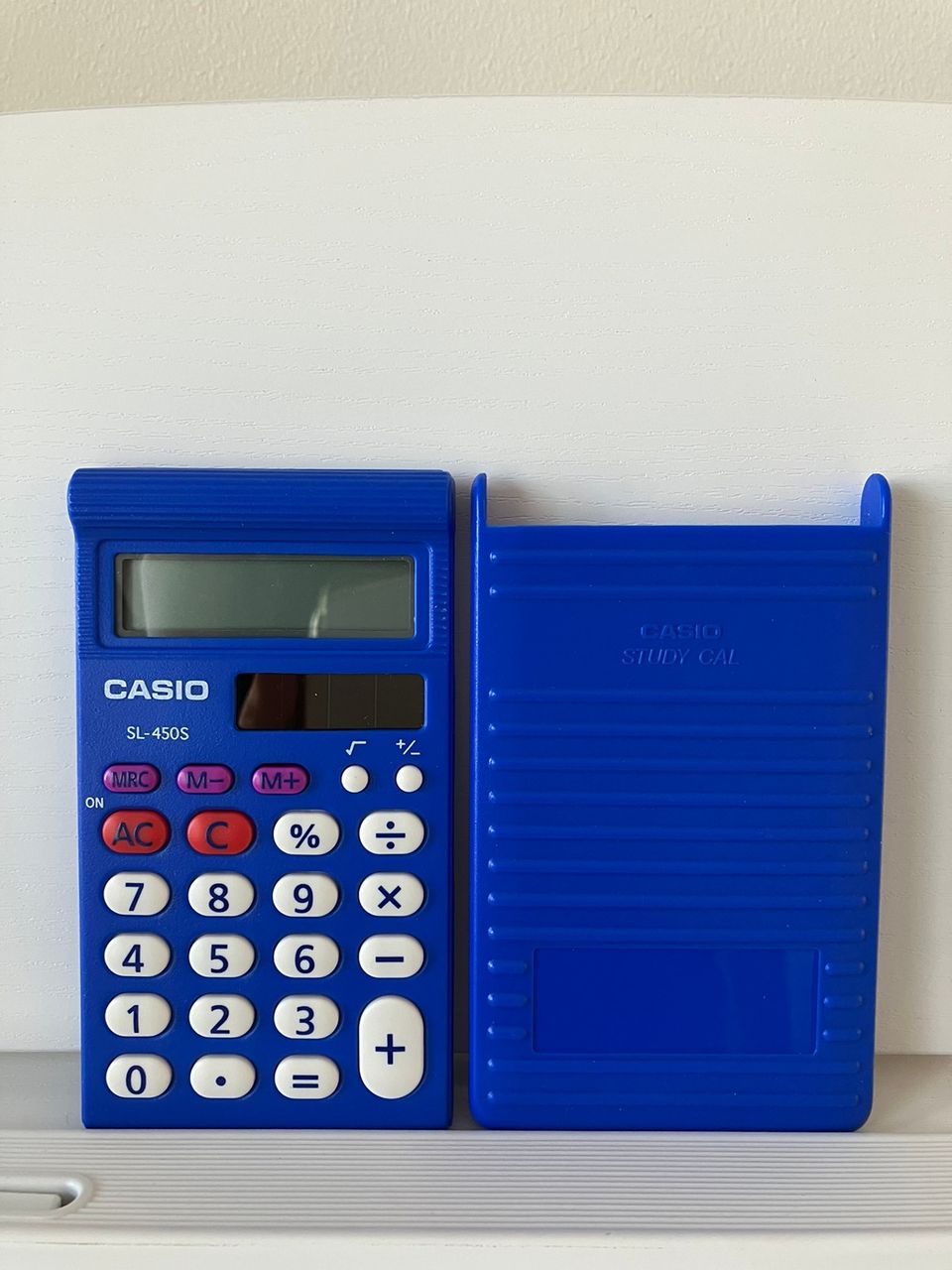 Casio nelilaskin