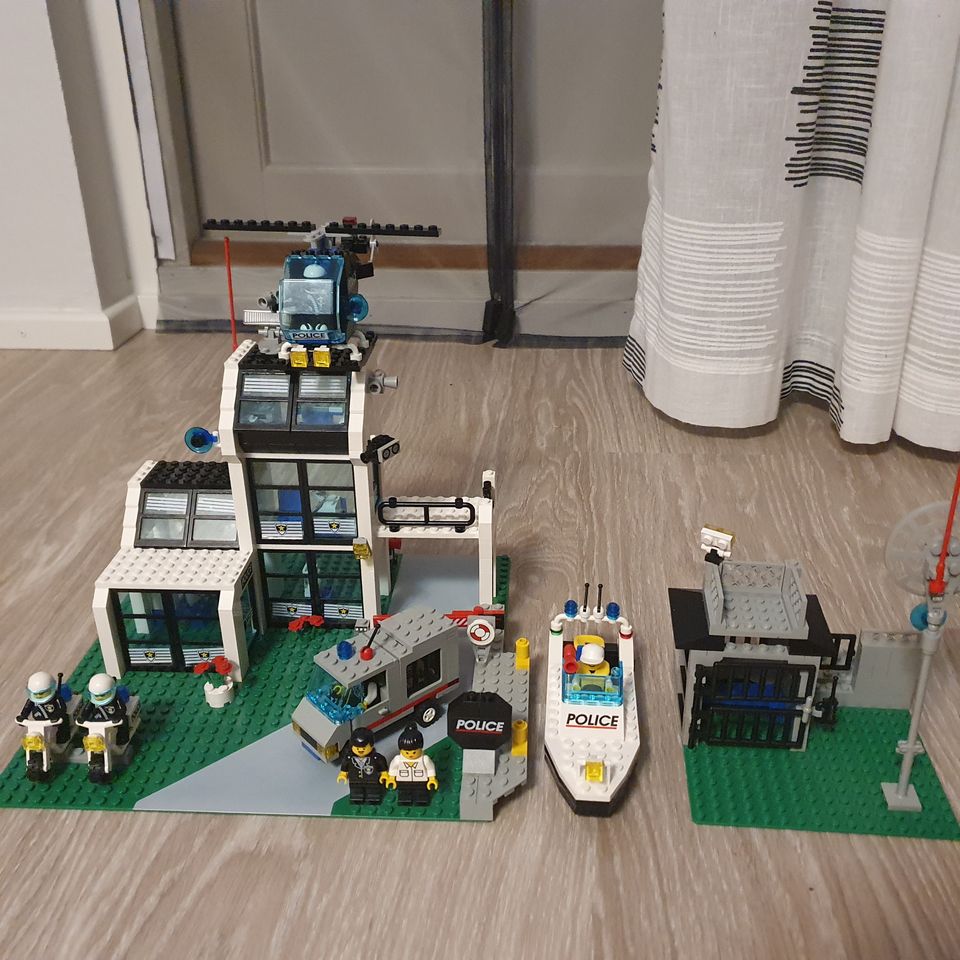 LEGO 6598: Metro PD Station