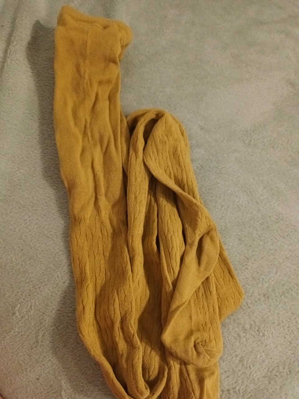 Keltaiset sukkahousut