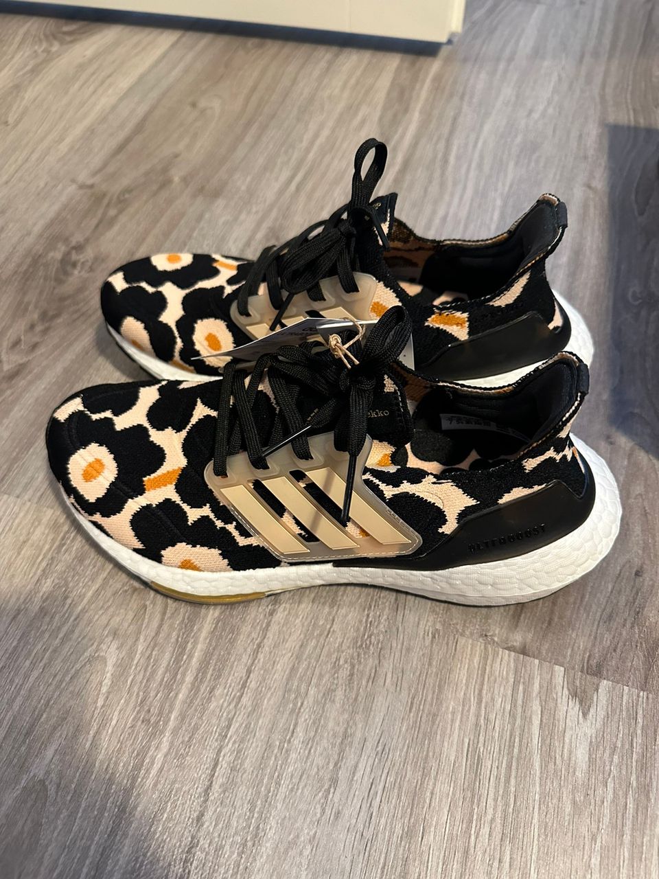 Adidas ja Marimekko Ultraboost lenkkarit koko 38 2/3