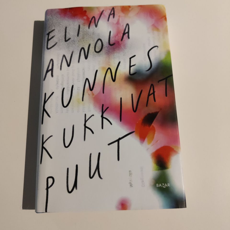 Kunnes kukkivat puut, Elina Annola