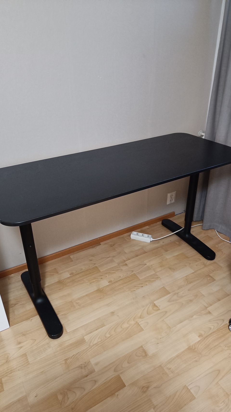 Ikea bekant 140x60 säädettävä pöytä