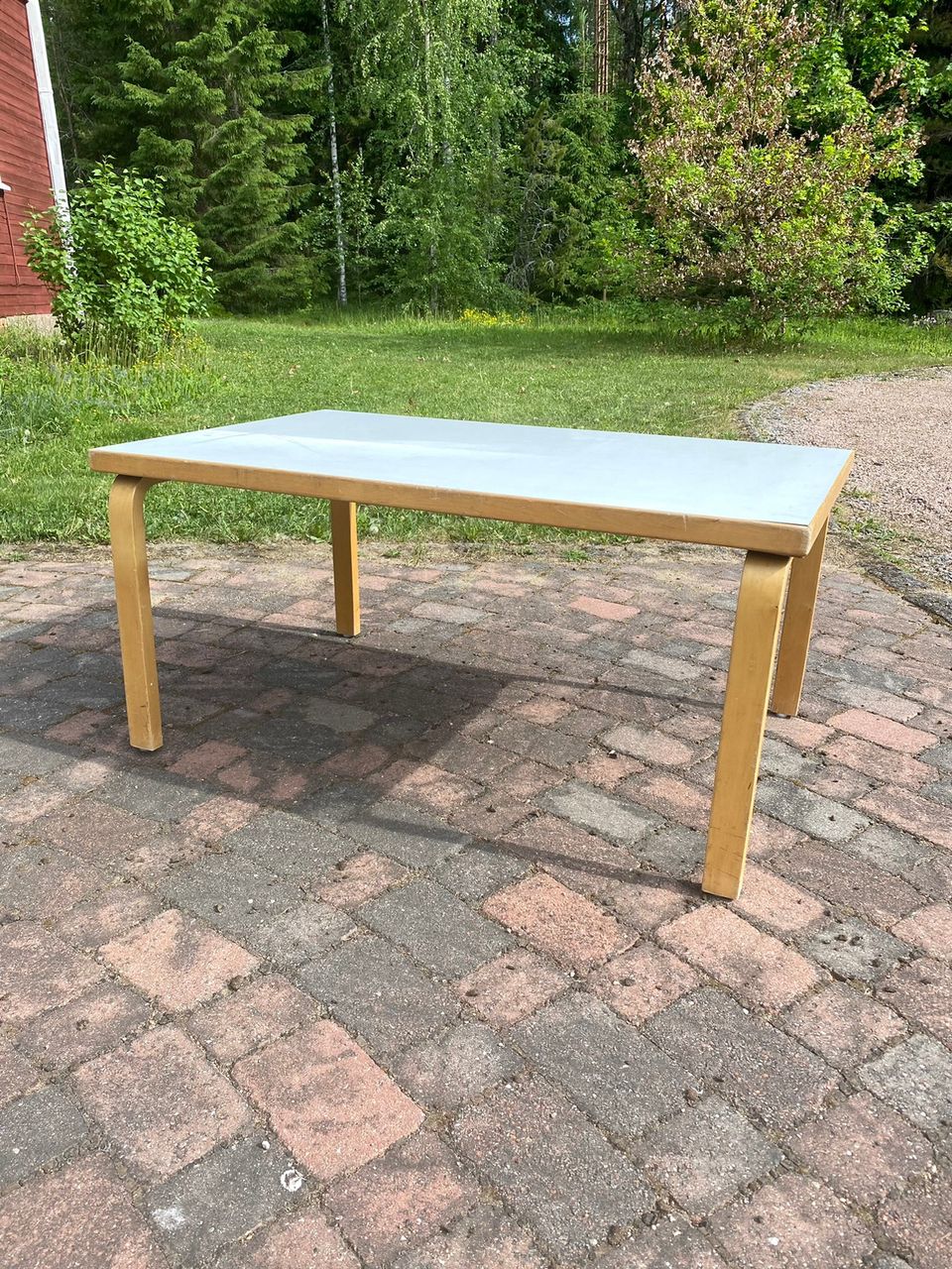 Artek lasten- tai sohvapöytä. Korkeus 56 cm.