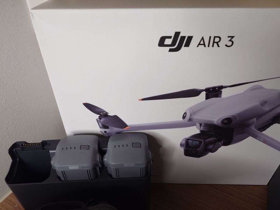 DJI Air 3 (DJI RC 2) Fly More Combo