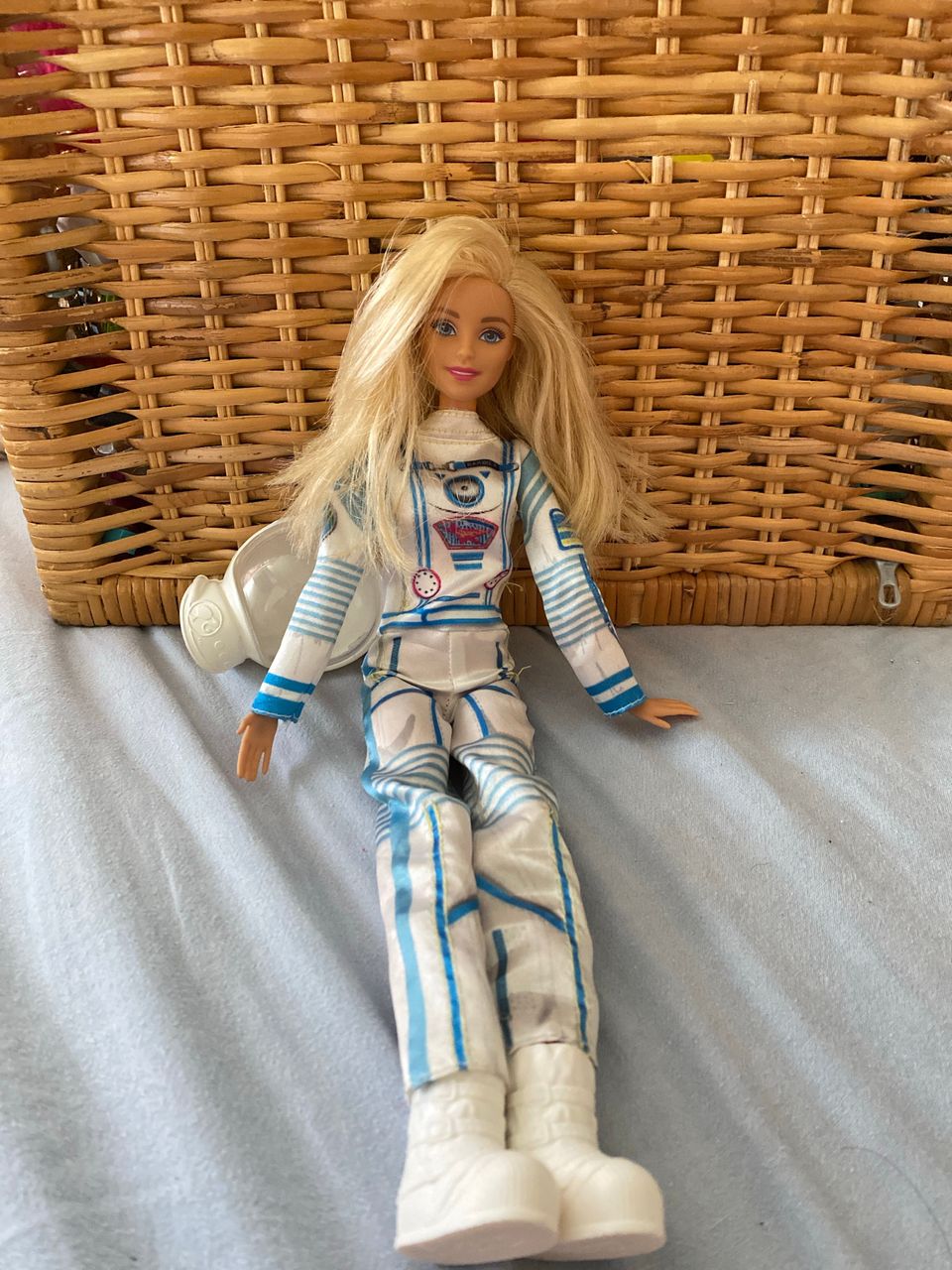 Barbie avaruuspuvussa