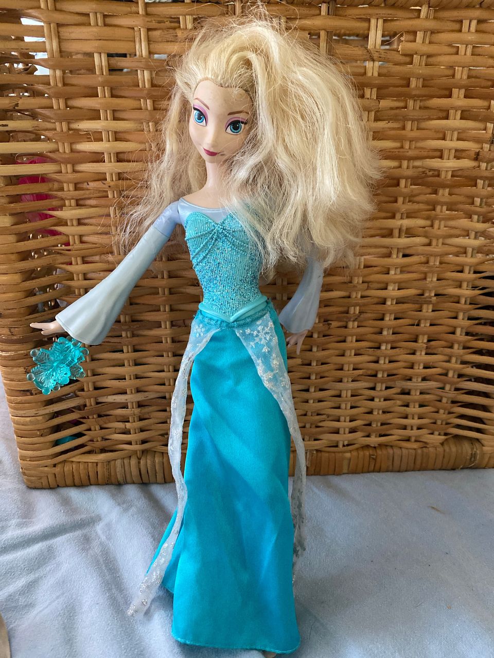 Elsa nukke