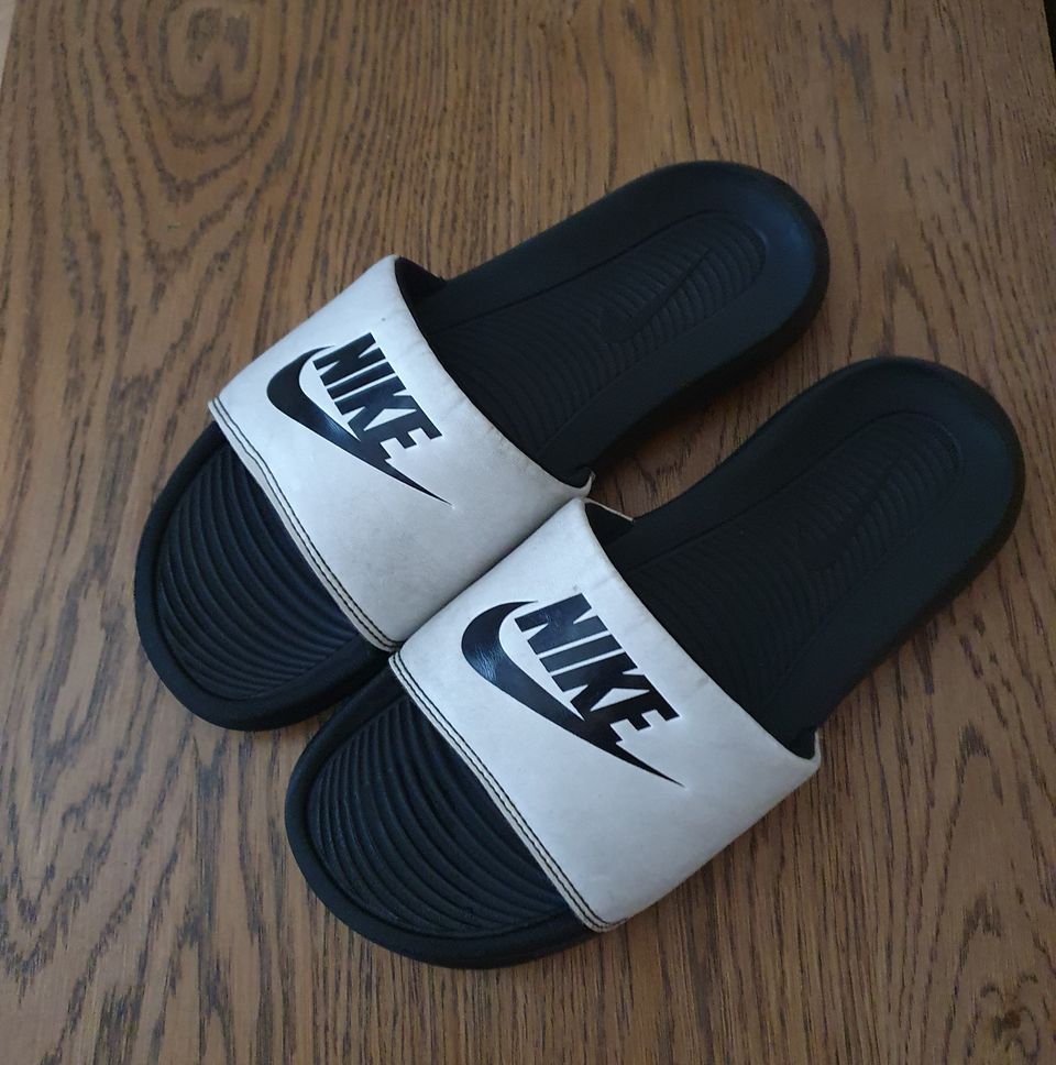 Nike sandaalit, 40