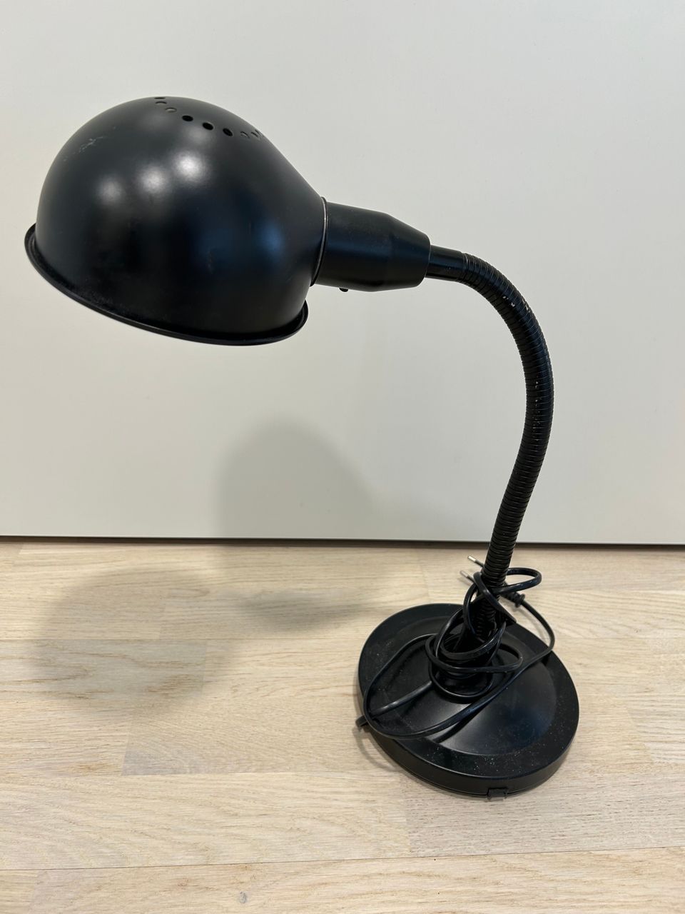 Pöytälamppu Ikea
