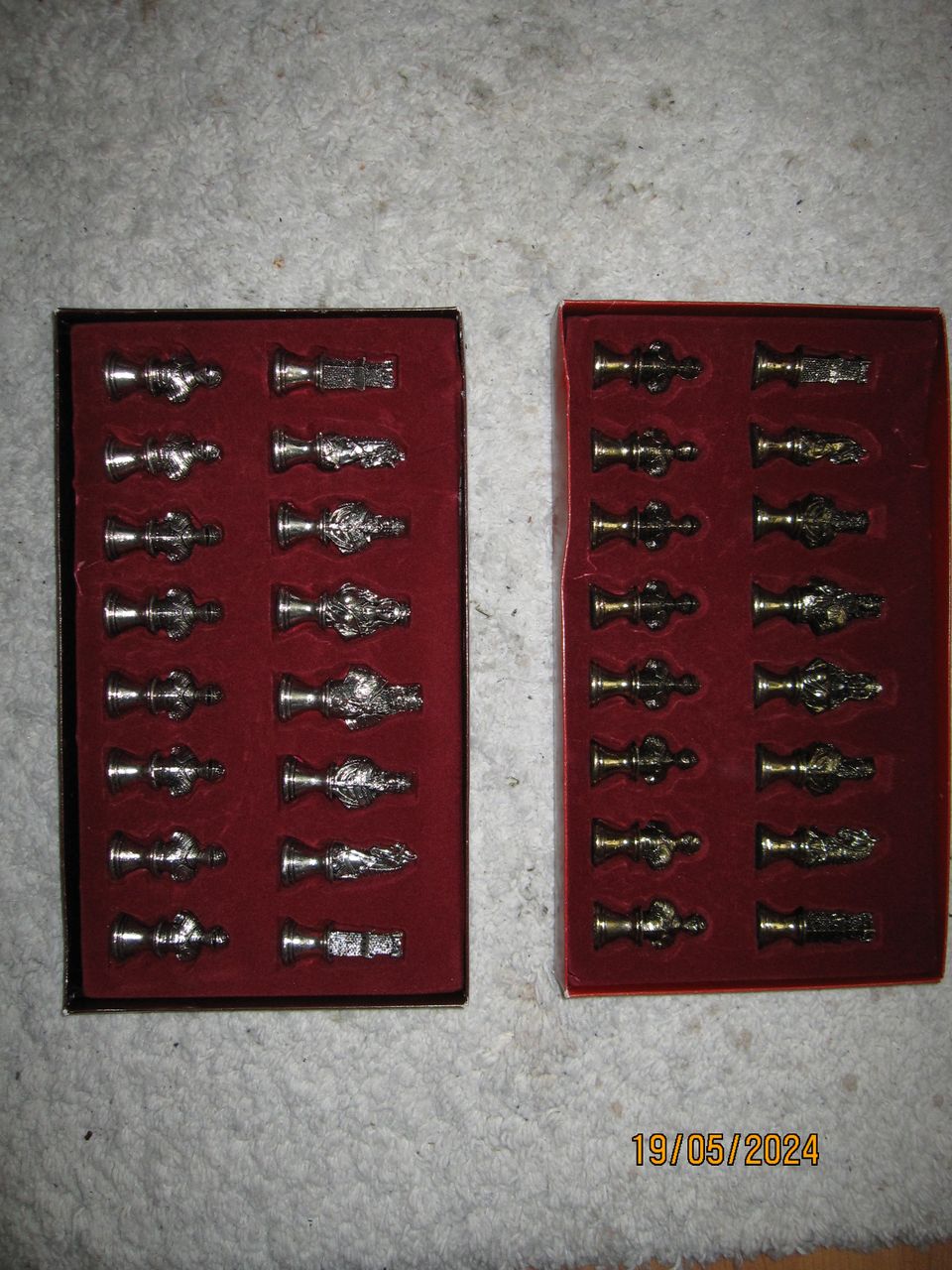 Signum Versus Chess Collection metalliset shakkinappulat + marmoriset nappulat