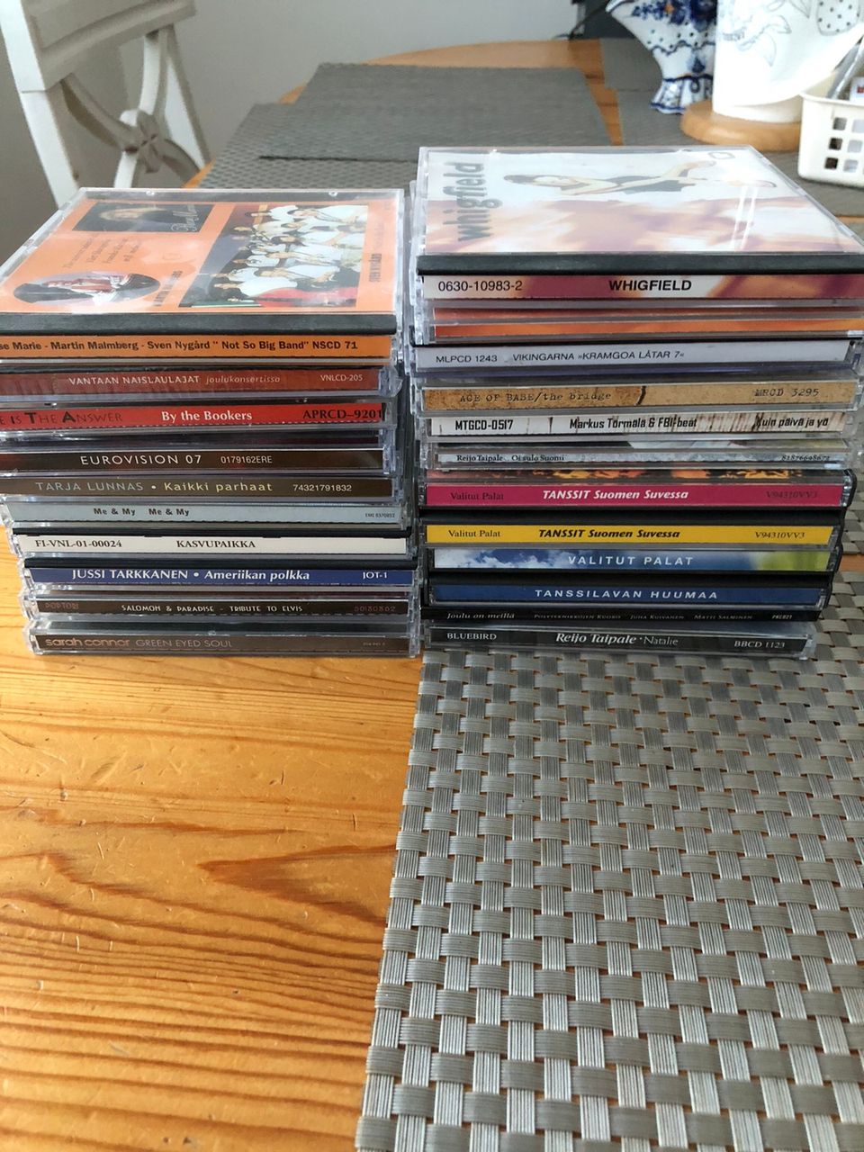 Erillaisia CD - levyjä