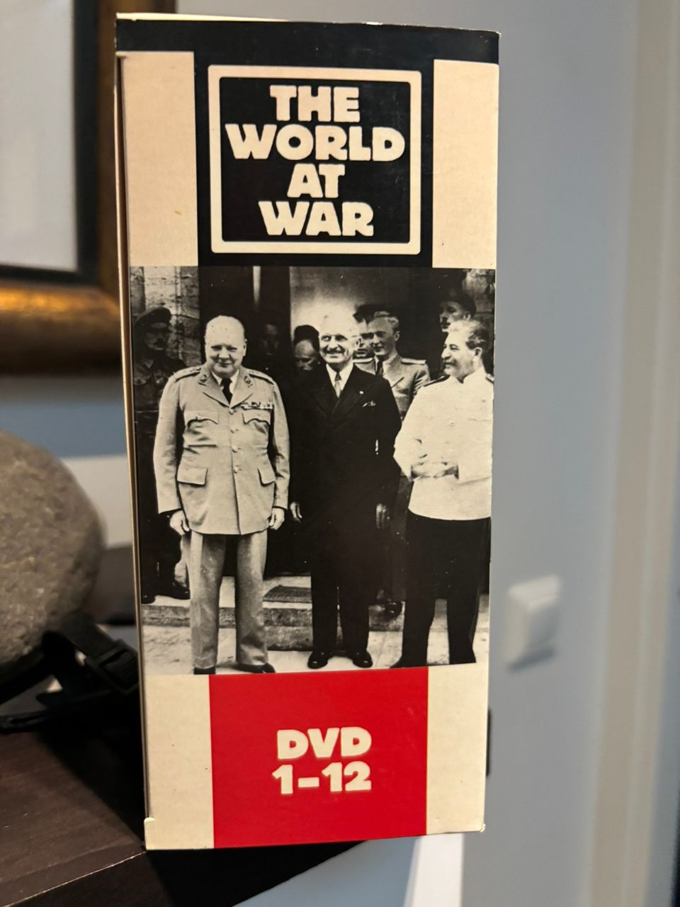 Upea dvd-keräilyboxi sotahistoriasta kiinnostuneelle