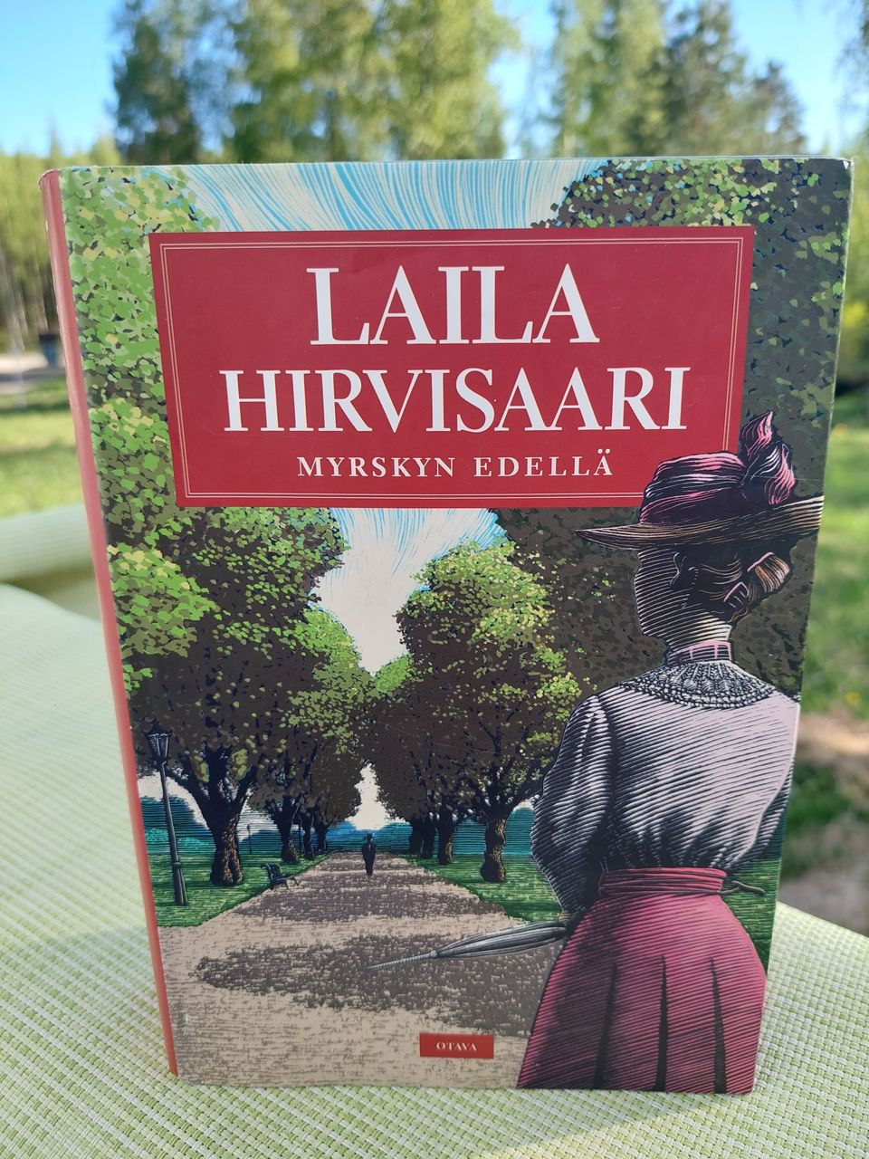 Laila Hirvisaari: Myrskyn edellä