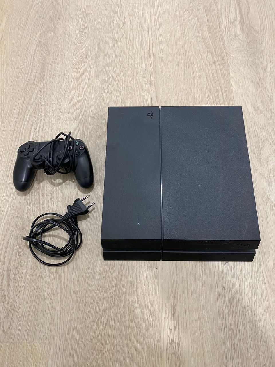 Ps4 + 2 peliä