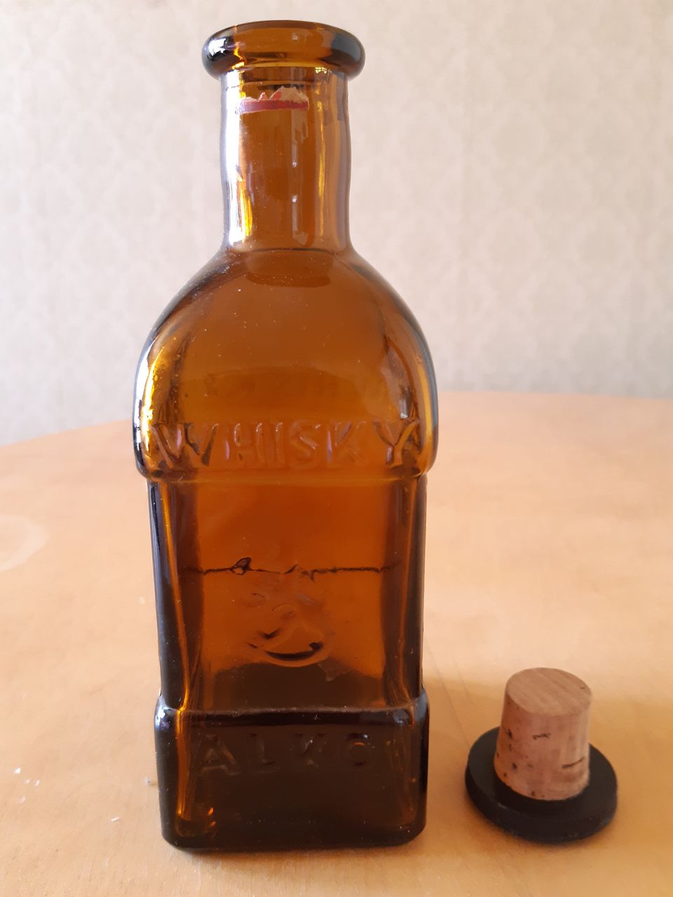 Vanha whisky pullo