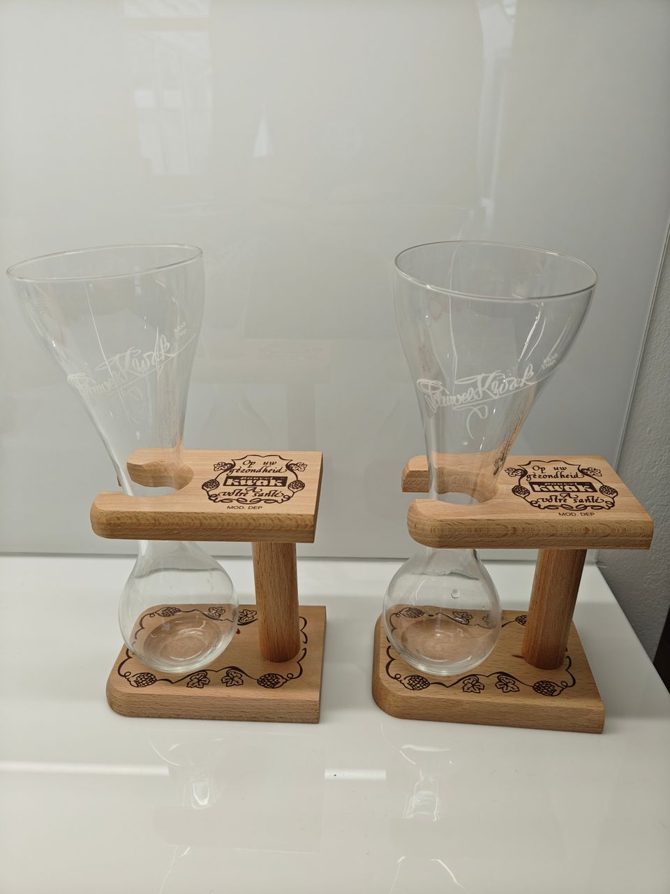 Pauwel Kwak -olut lasi ja puinen teline x2