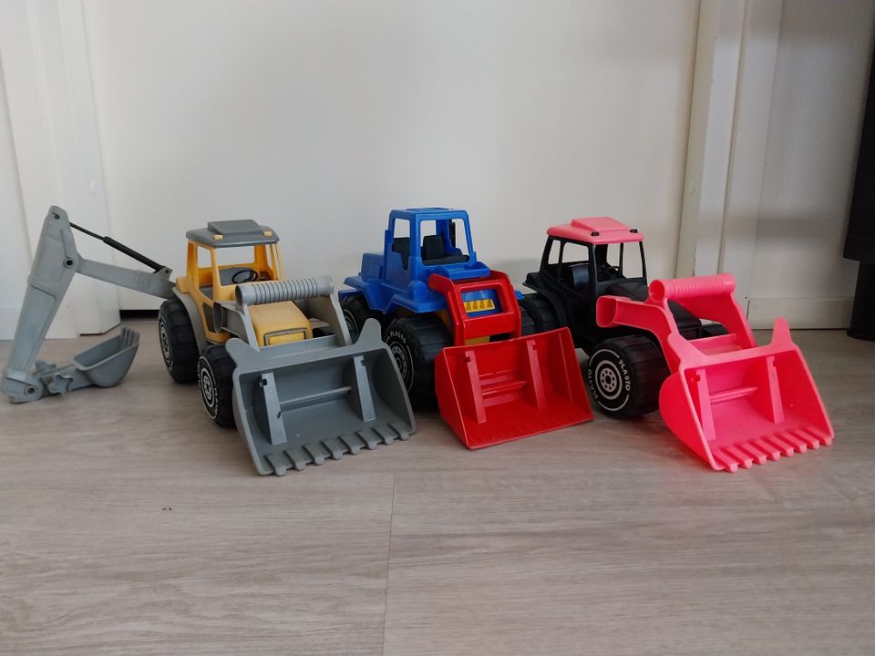 Plasto traktoreita