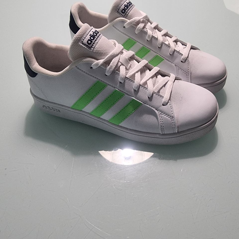 Adidas kengät