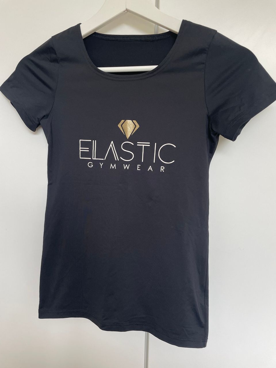 Hyväkuntoinen Elastic gymwear t-paita 160 cm