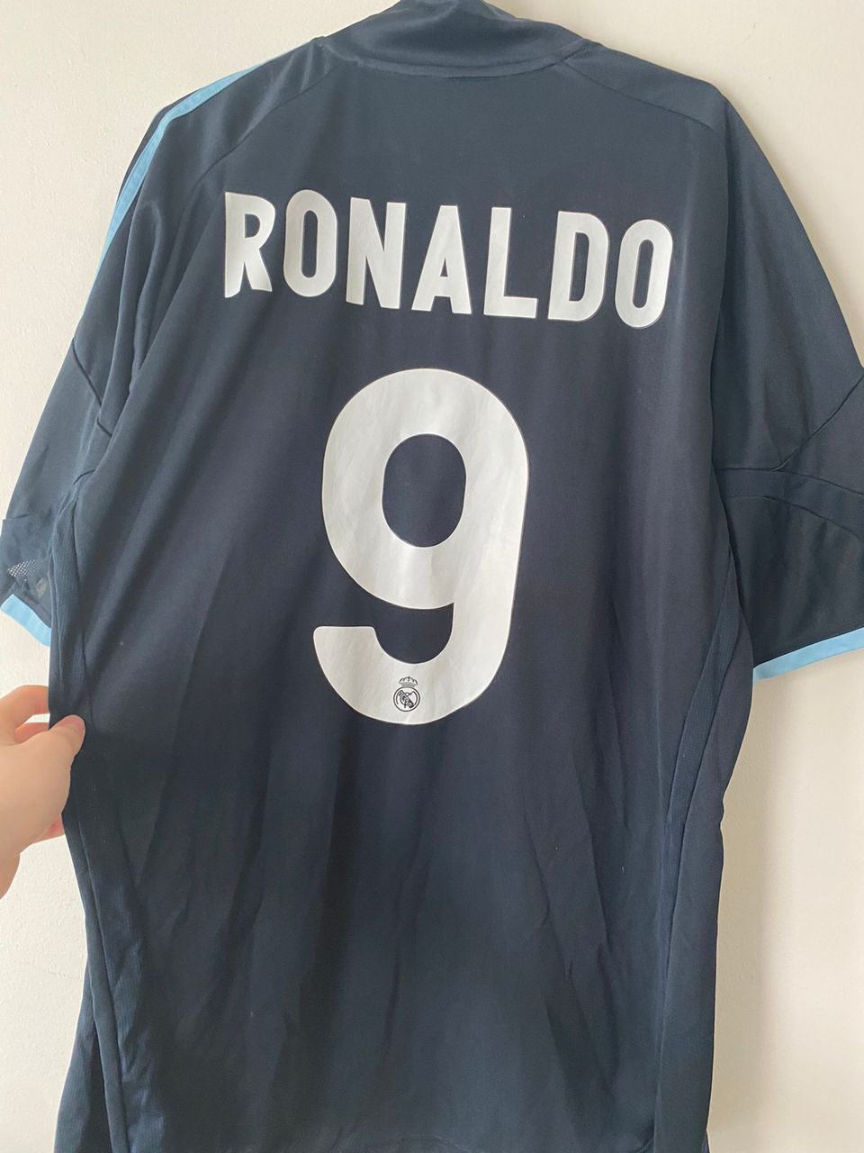 Cristiano Ronaldon Real Madrid 2009-2010 away paita.