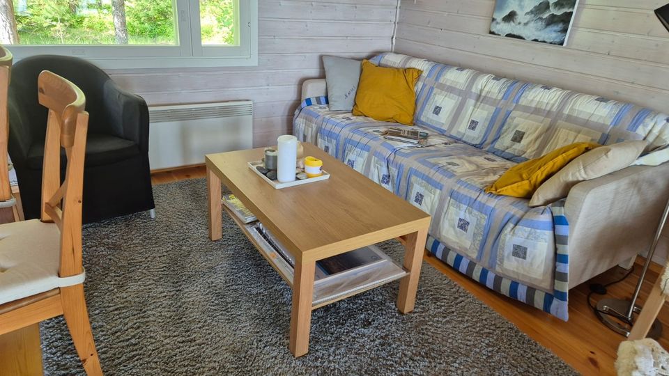 Ikean puunvärinen sohvapöytä