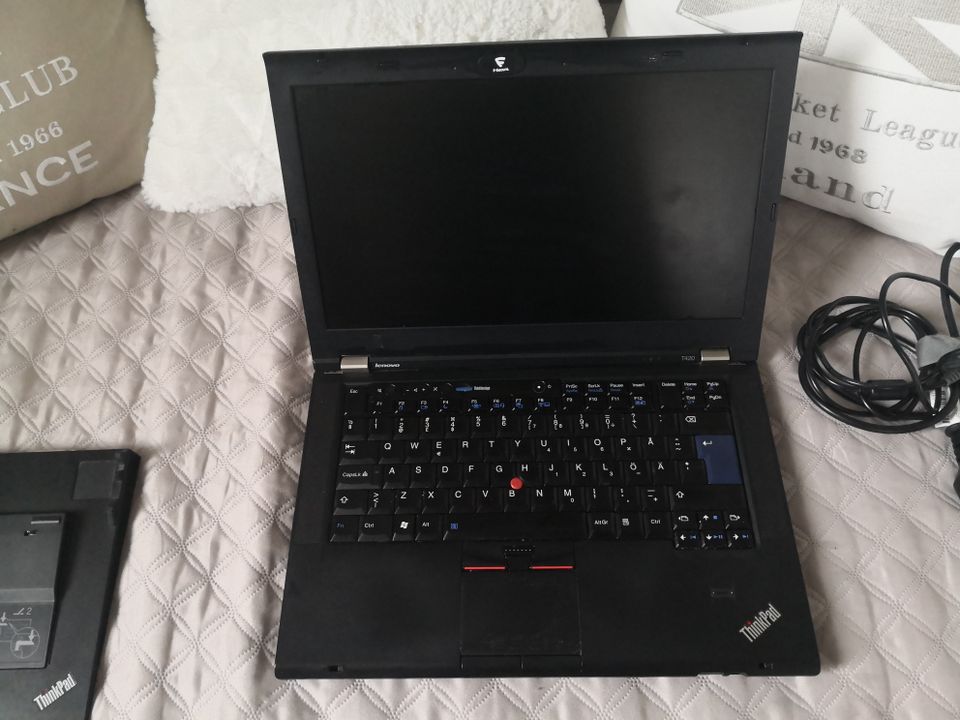 Lenovo T420 laptop ja telakka