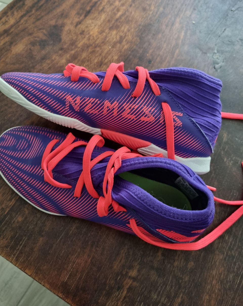 Adidas Nemeziz futsal kengät 35