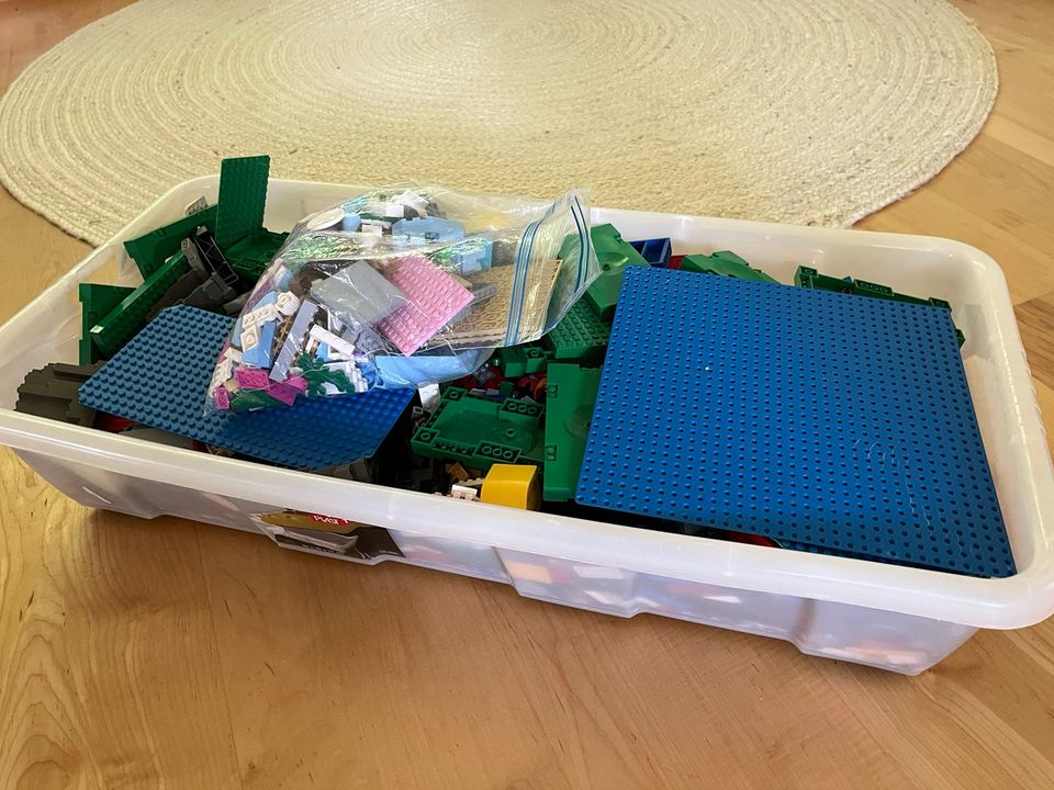 Lego laatikollinen