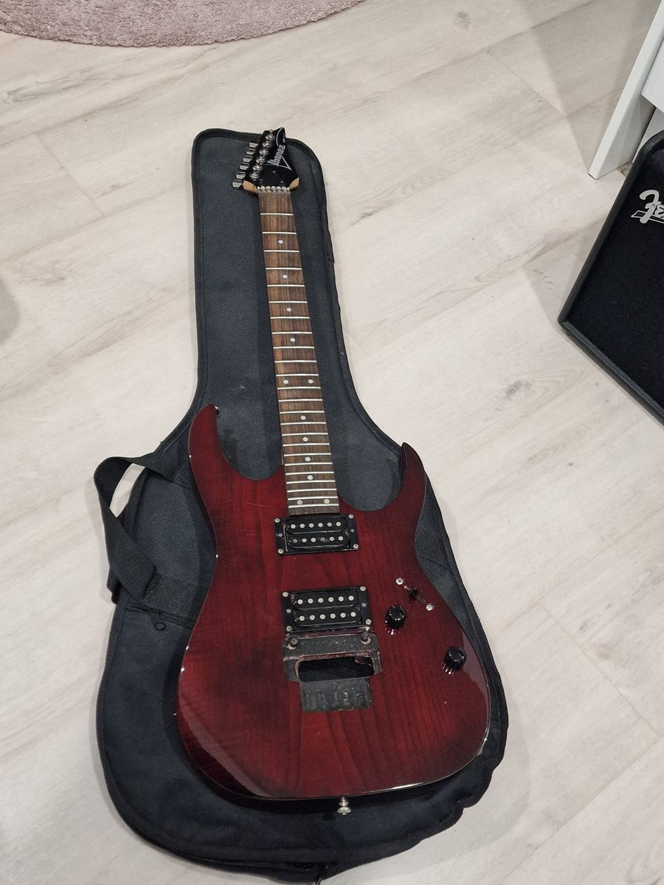 *varattu Ibanez rg320 fa